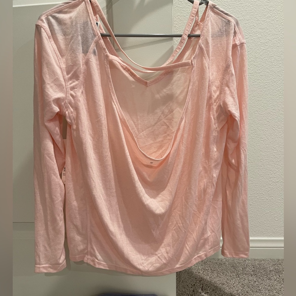 NWT Bundle of Apana yoga top size XS and Gaiam yoga barre socks, one size. - Picture 4 of 9